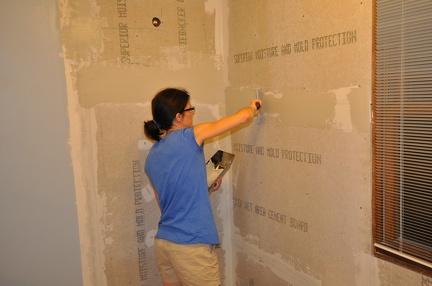 Erynn applying joint compound3